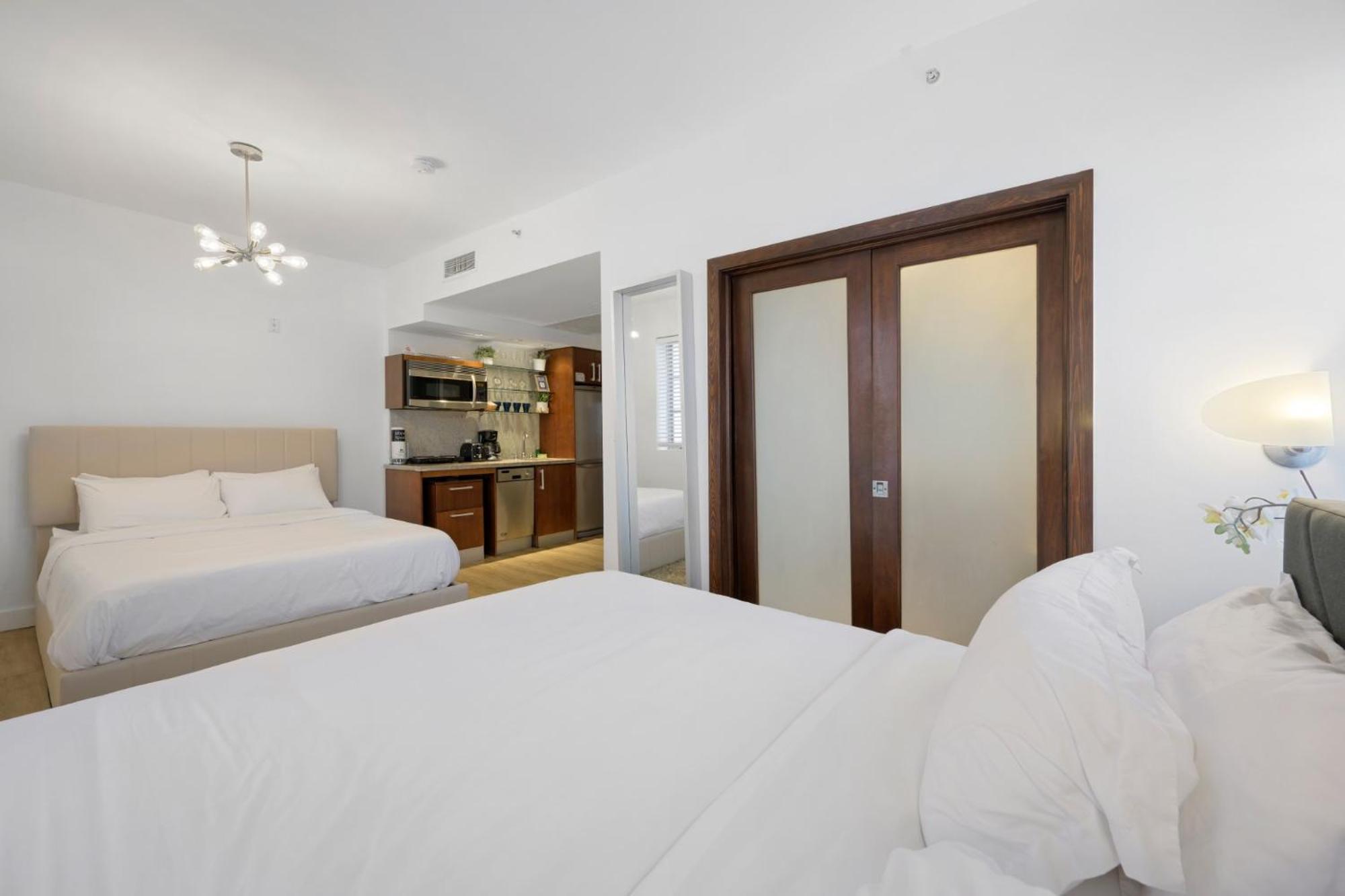 Ocean Drive Apartments With Rooftop Pool, South Beach, Miami マイアミビーチ エクステリア 写真